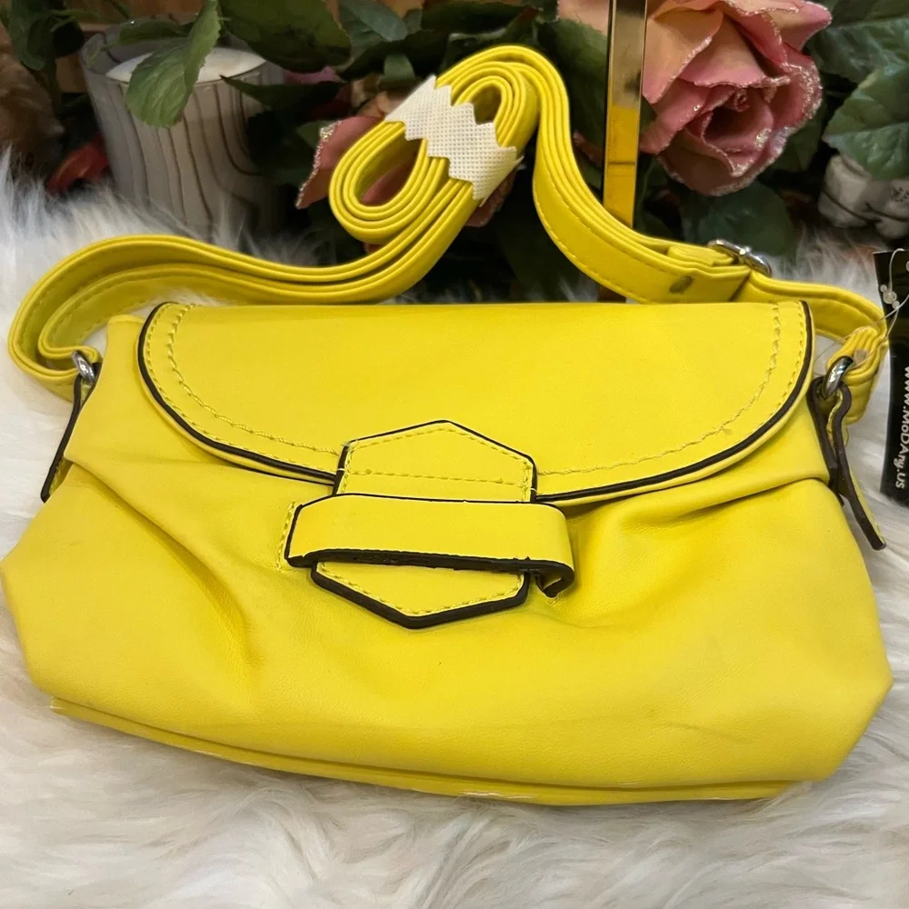 Moda Crossbody Bag with Magnetic Closure